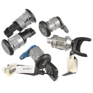 Серцевина замку запалювання з ключами та серцевиною інших з...