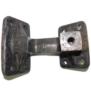 Кронштейн тяги V-образной левый FORD 3542D, 3542T, 4142D (а...